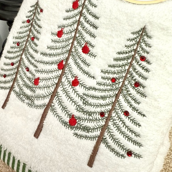 NWT Set of 2 Jeweled Christmas Trees Turkish Bathroom Hand Towels - Picture 3 of 9